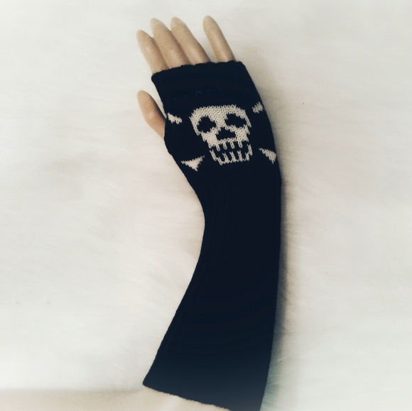 Skull and Crossbones Long Arm Gloves - Picture 5 of 6